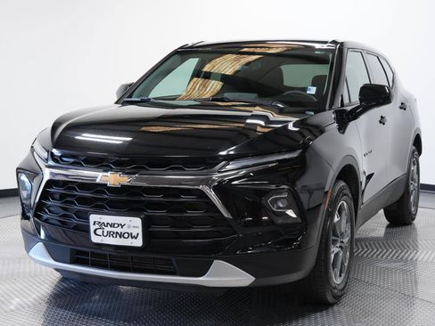 Used 2025 Chevrolet Blazer LT AWD/4WD image 3