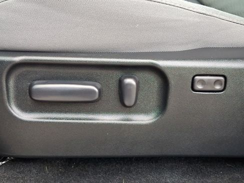 Certified 2021 Toyota Tacoma SR5 AWD/4WD image 14