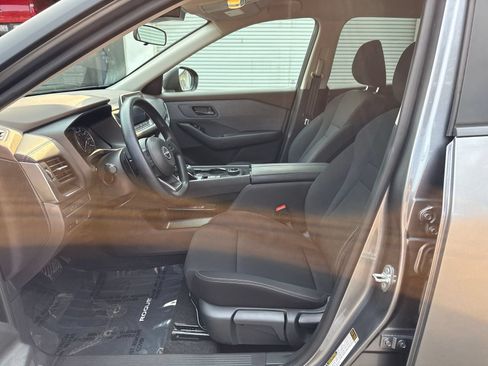 Used 2023 Nissan Rogue S AWD/4WD image 9