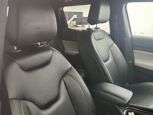 Used 2025 Jeep Compass Limited image 24