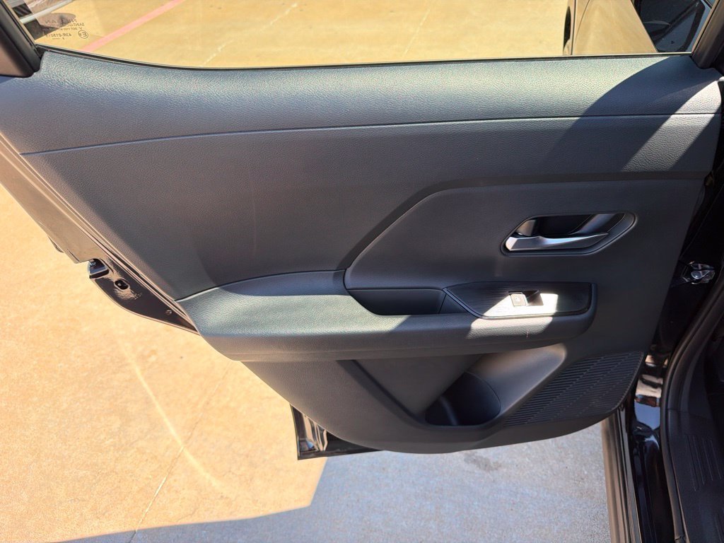 Used 2026 Nissan Kicks SR FWD image 15
