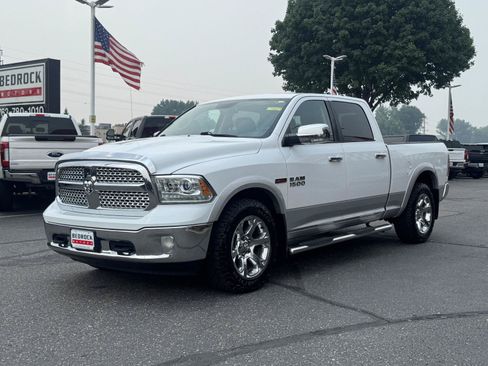 Used 2016 RAM 1500 Laramie w/ Convenience Group AWD/4WD image 3