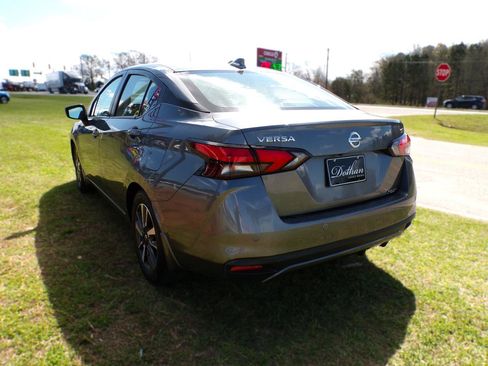 Used 2022 Nissan Versa SV w/ Trunk Package image 5