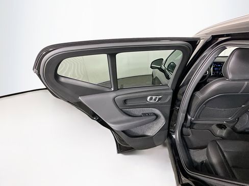 Used 2025 Volvo XC40 B5 Core image 27