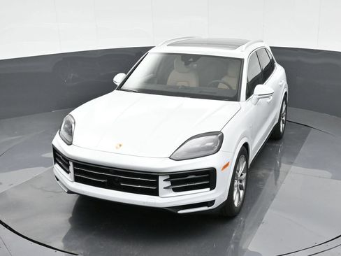 Certified 2025 Porsche Cayenne E-Hybrid AWD/4WD image 33