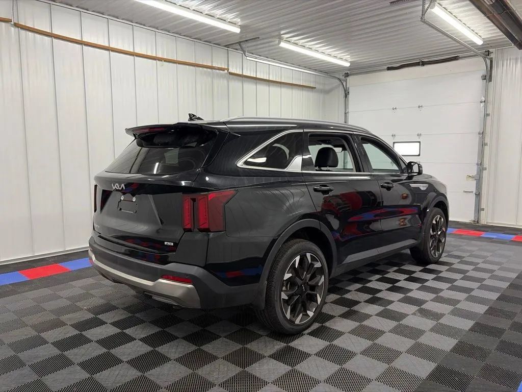 Used 2025 Kia Sorento X-Line EX AWD/4WD image 3