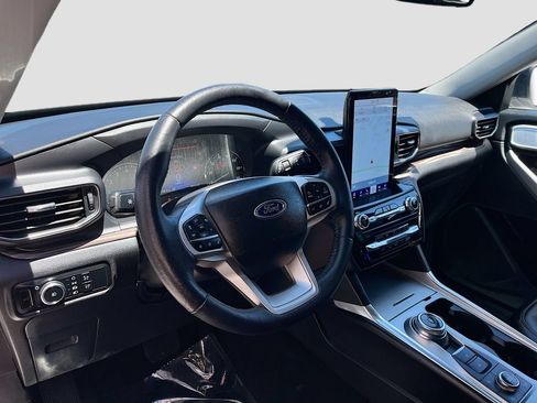 Used 2024 Ford Explorer Limited w/ Limited Technology Package AWD/4WD image 9