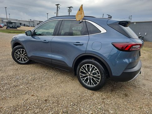 Certified 2024 Ford Escape SE w/ PHEV Premium Package image 7