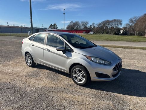 Used 2018 Ford Fiesta SE image 18