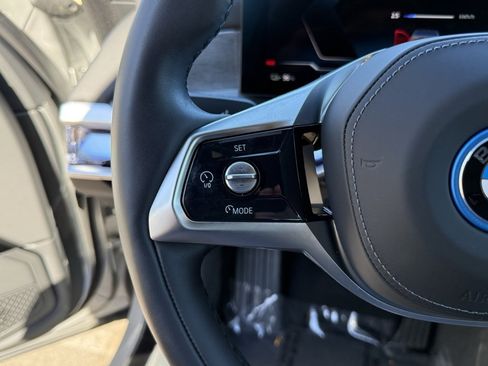 Used 2025 BMW i7 eDrive50 image 25