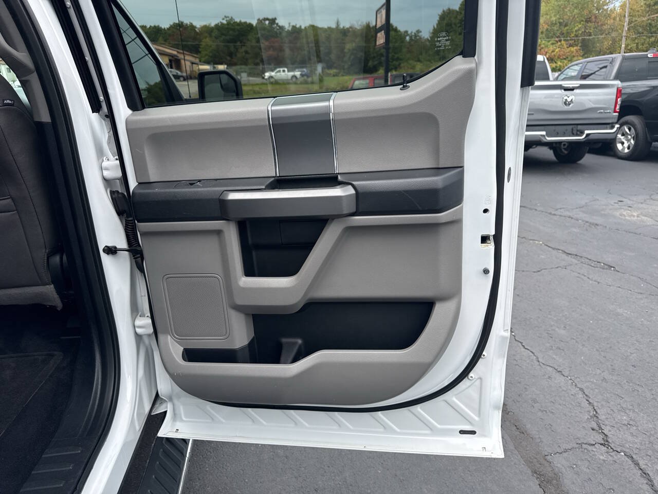 Used 2015 Ford F150 XLT w/ Equipment Group 301A Mid AWD/4WD image 21