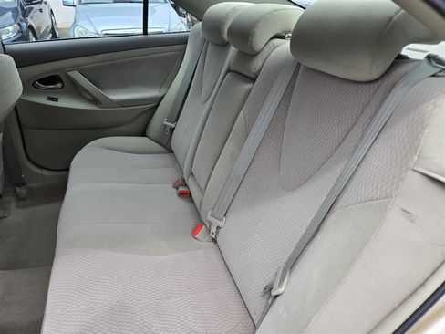 Used 2010 Toyota Camry LE image 28