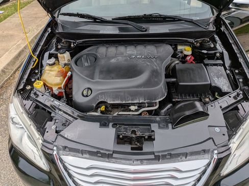Used 2011 Chrysler 200 Limited FWD image 24