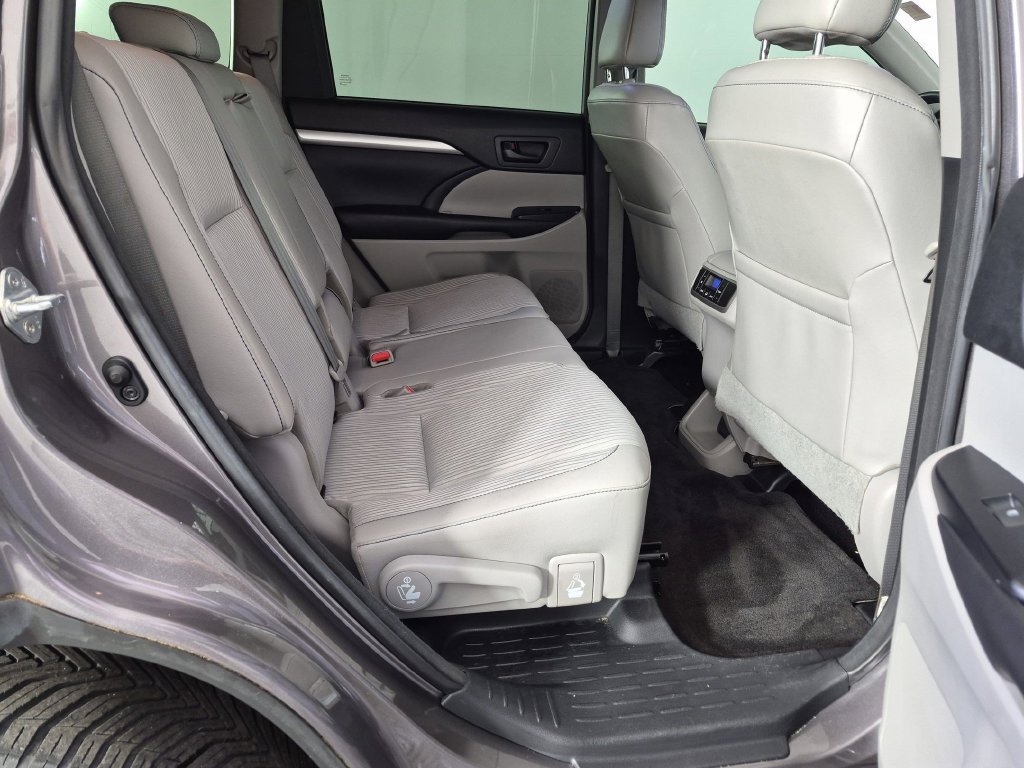Used 2018 Toyota Highlander Plus AWD/4WD image 34