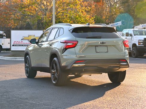 Used 2026 Chevrolet Trax ACTIV w/ Sunroof Package image 3