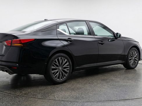 Used 2025 Nissan Altima 2.5 SV image 9