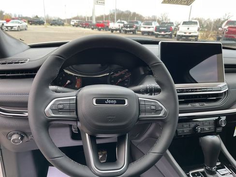 New 2025 Jeep Compass Latitude w/ Convenience Group AWD/4WD image 29