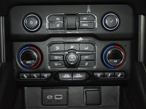 Used 2023 Chevrolet Tahoe Premier w/ Advanced Technology Package AWD/4WD image 32