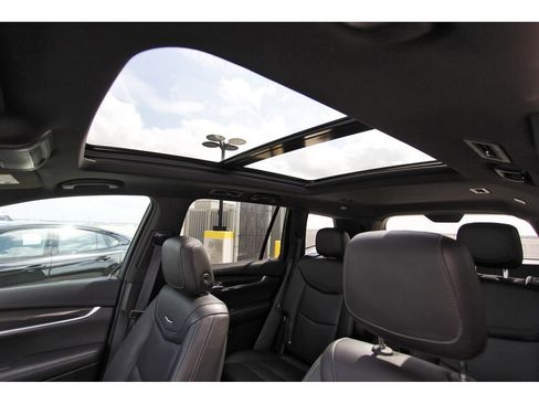 Certified 2023 Cadillac XT6 Sport w/ Technology Package image 30