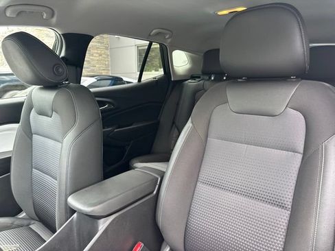Used 2025 Chevrolet Trax LT FWD image 5