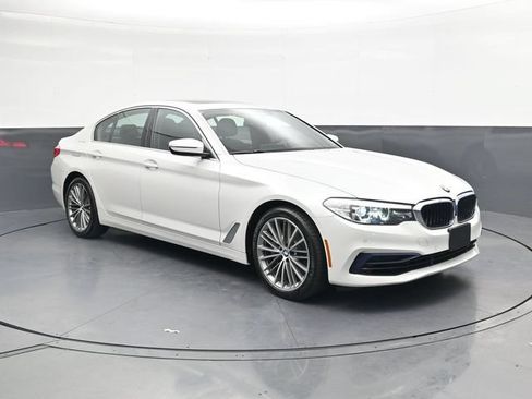 Used 2020 BMW 530i xDrive w/ Premium Package AWD/4WD image 2