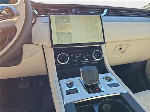 New 2025 Jaguar F-PACE R-Dynamic S image 21