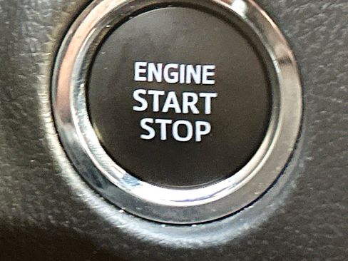 Used 2025 Toyota RAV4 XLE FWD image 35