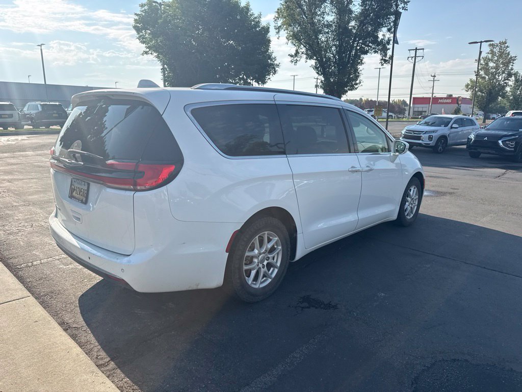 Used 2021 Chrysler Pacifica Touring-L FWD image 7