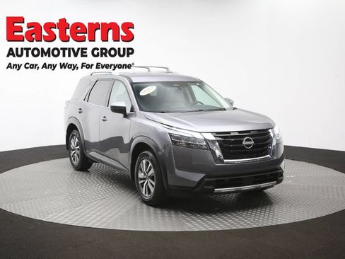 Used 2023 Nissan Pathfinder SL AWD/4WD image 50