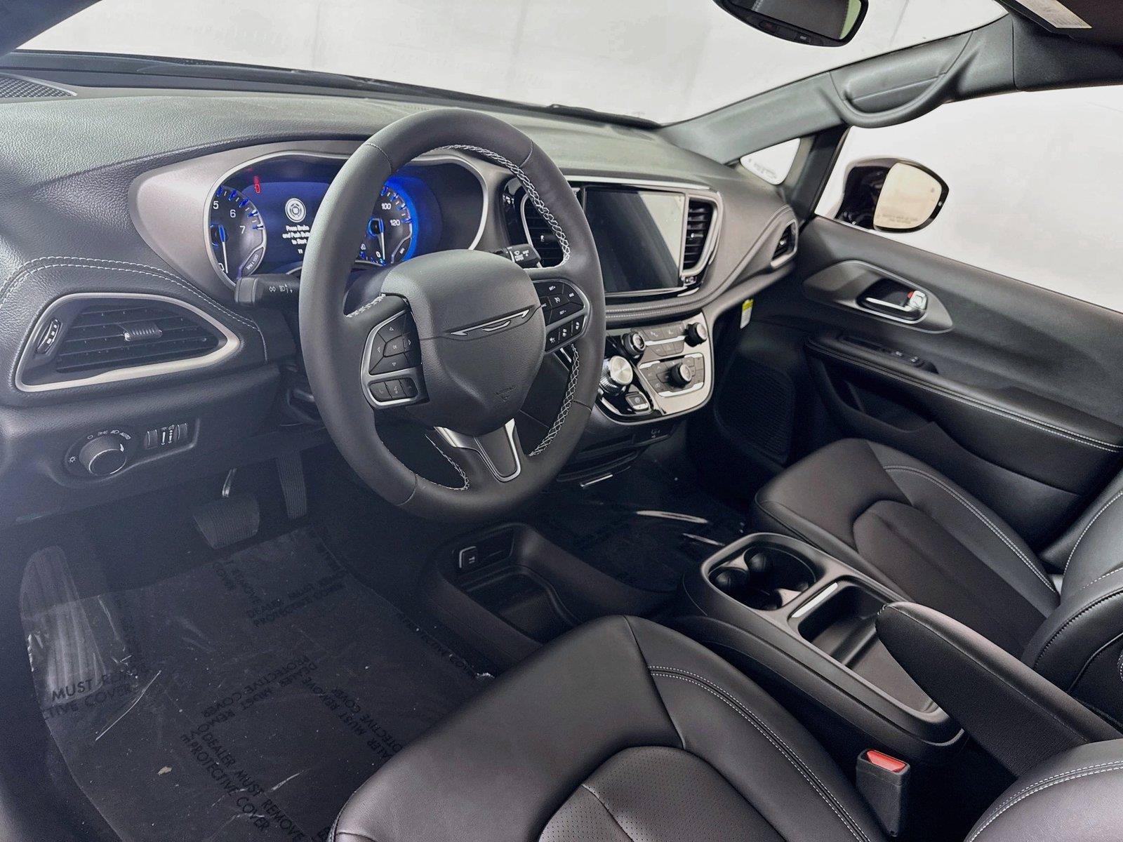 New 2027 Chrysler Pacifica Select AWD/4WD image 3