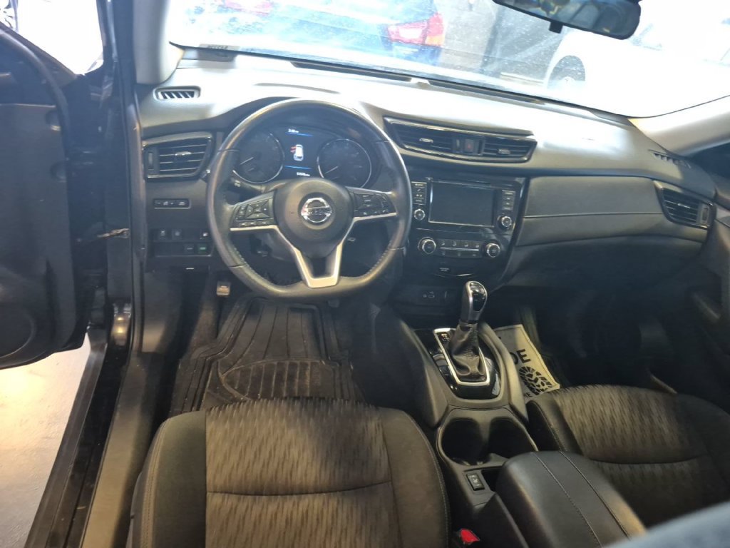 Used 2020 Nissan Rogue S w/ Special Edition Package FWD image 8
