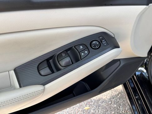 Used 2025 Nissan Altima 2.5 SV FWD image 18