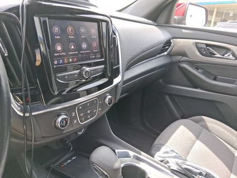 Used 2022 Chevrolet Traverse LT FWD image 10