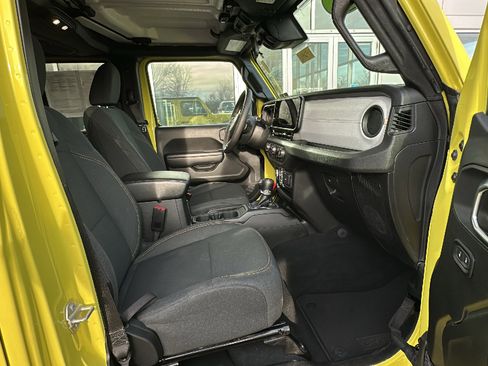 Used 2024 Jeep Wrangler Sport S image 24