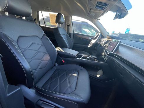 Used 2025 Volkswagen Atlas SE image 39