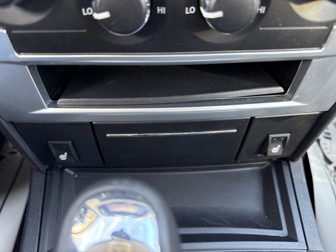 Used 2010 Chrysler 300 Touring image 39