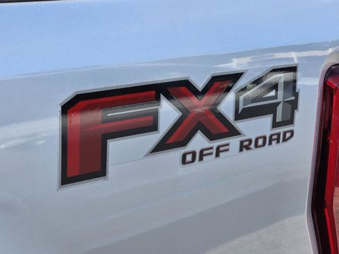 Used 2017 Ford F250 XLT w/ XLT Premium Package AWD/4WD image 32