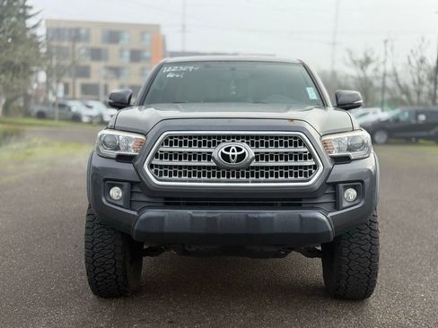 Used 2016 Toyota Tacoma TRD Off-Road image 8
