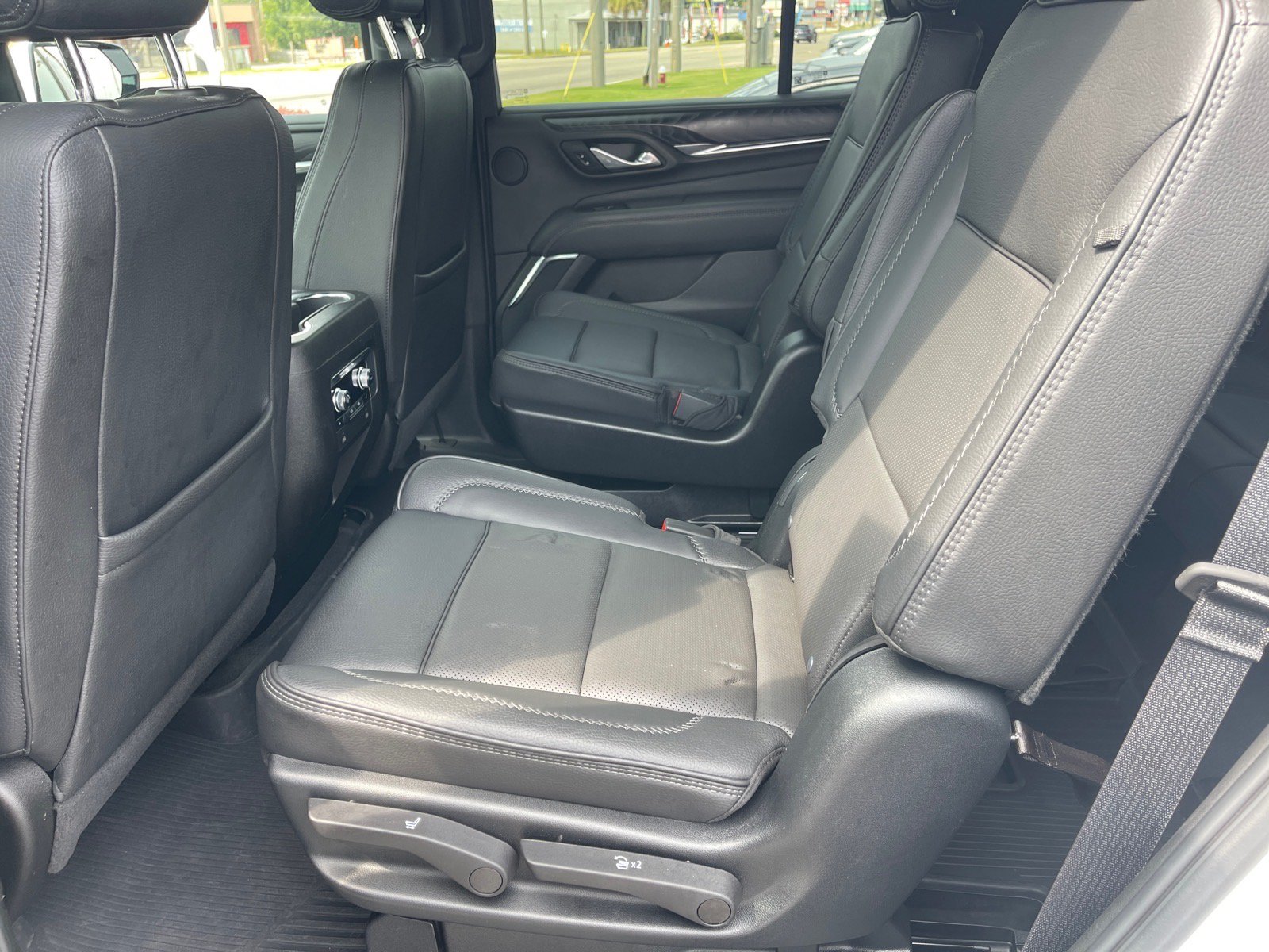 Used 2023 GMC Yukon Denali w/ LPO, Floor Liner Package AWD/4WD image 11