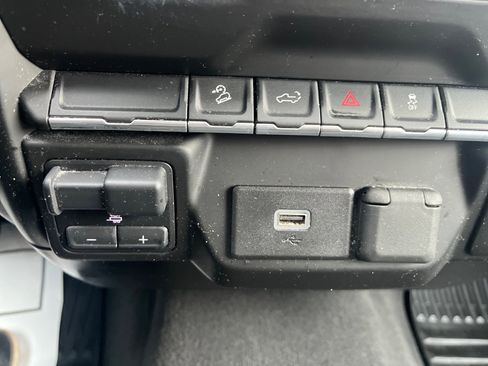 Used 2019 Chevrolet Silverado 1500 Custom Trail Boss w/ Custom Convenience Package image 26