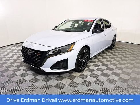 Certified 2024 Nissan Altima 2.5 SR image 3