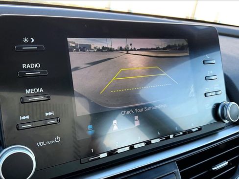 Used 2018 Honda Accord LX image 24