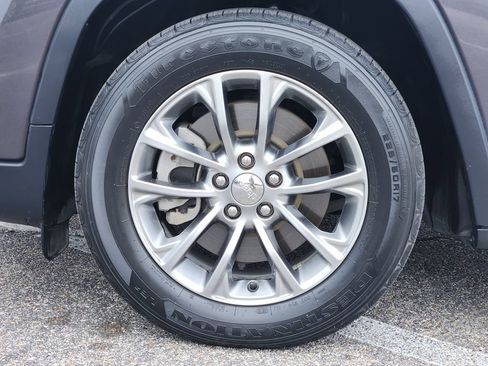 Used 2020 Jeep Cherokee Latitude Plus w/ Comfort/Convenience Group image 8