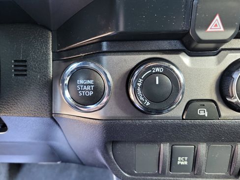 Used 2020 Toyota Tacoma TRD Sport image 14