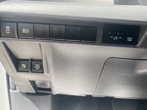 Used 2024 Toyota Sienna LE image 26