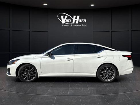 Used 2024 Nissan Altima 2.0 SR image 13