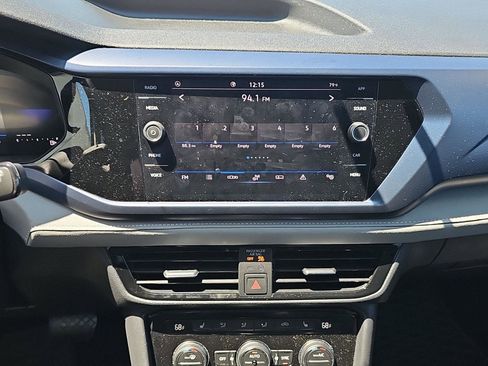 Used 2024 Volkswagen Taos SE w/ Panoramic Sunroof Package FWD image 10