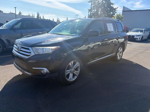 Used 2013 Toyota Highlander Limited AWD/4WD image 2