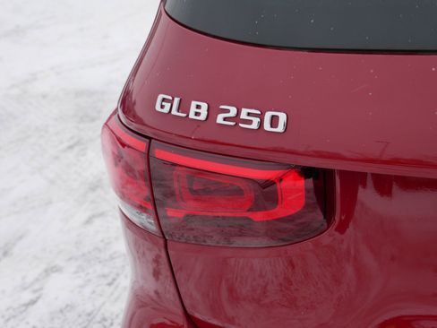 Used 2020 Mercedes-Benz GLB 250 4MATIC image 17