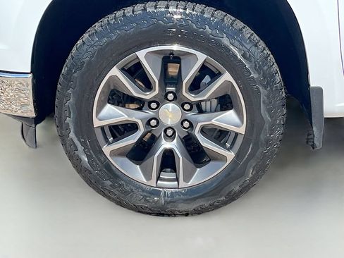 Used 2022 Chevrolet Silverado 1500 LT w/ Z71 Off-Road Package AWD/4WD image 30